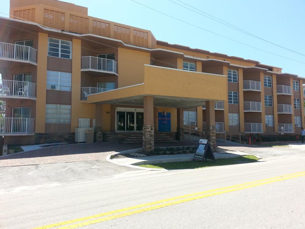 Seaspray Inn Beach Resort Palm Beach Shores Dış mekan fotoğraf