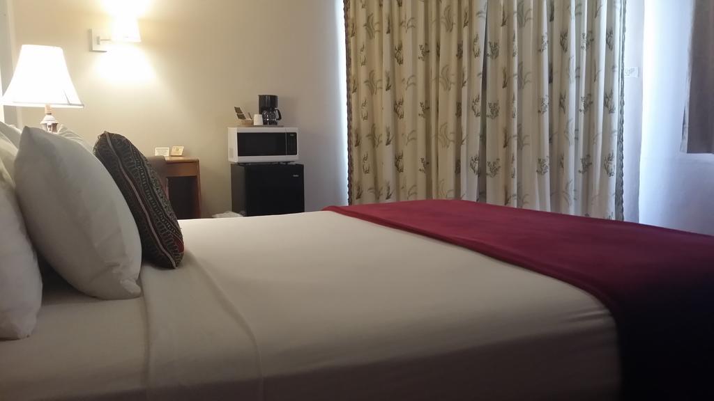 Seaspray Inn Beach Resort Palm Beach Shores Dış mekan fotoğraf