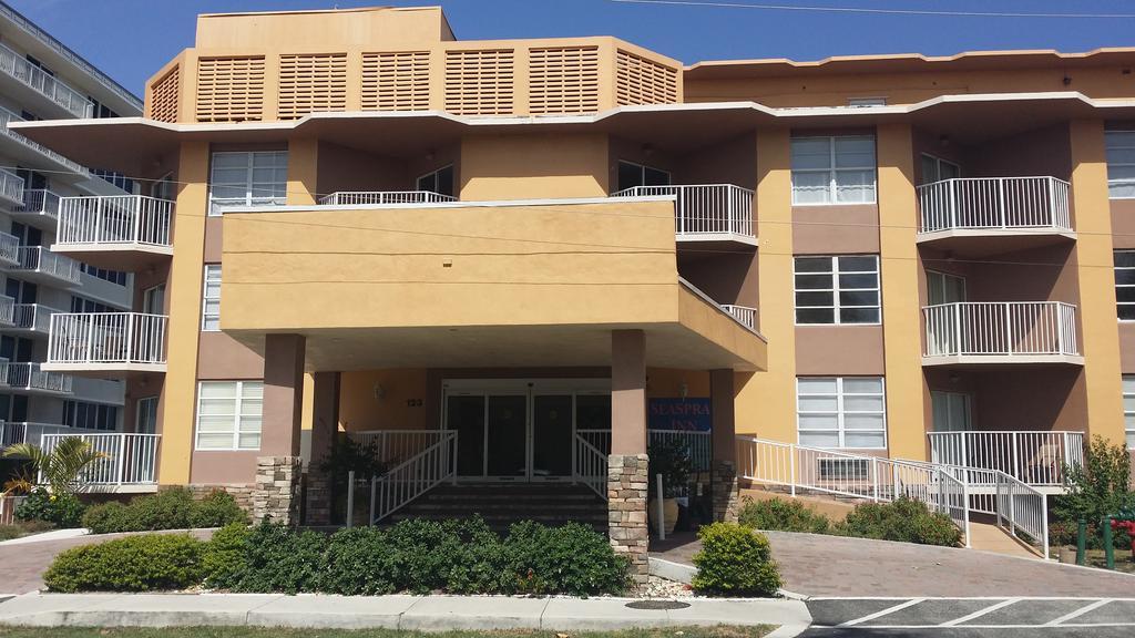 Seaspray Inn Beach Resort Palm Beach Shores Dış mekan fotoğraf