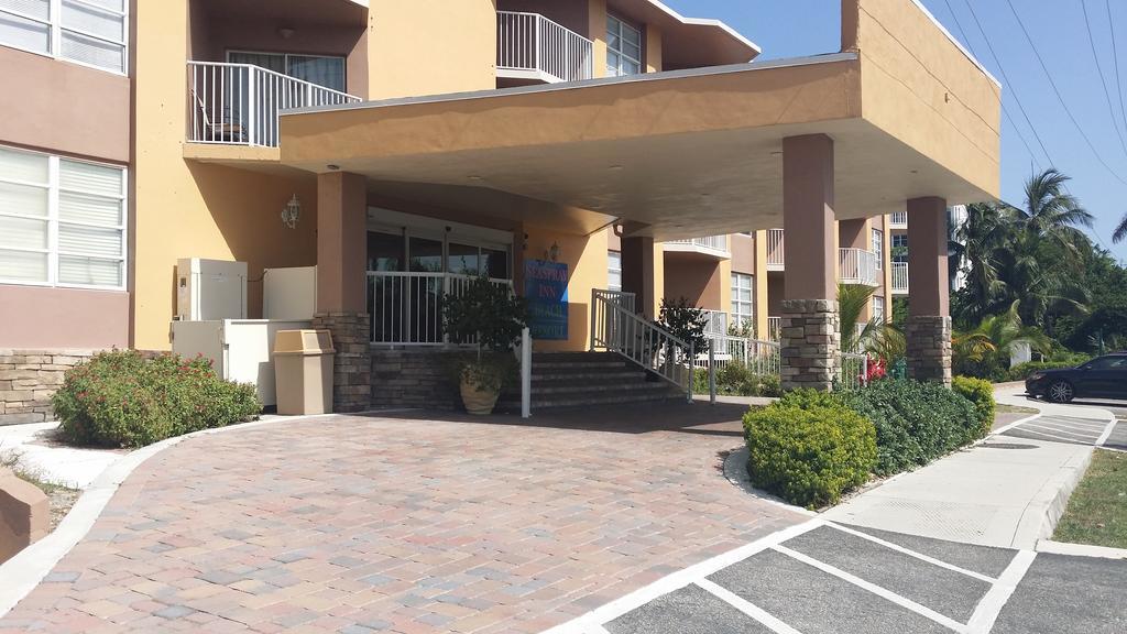 Seaspray Inn Beach Resort Palm Beach Shores Dış mekan fotoğraf