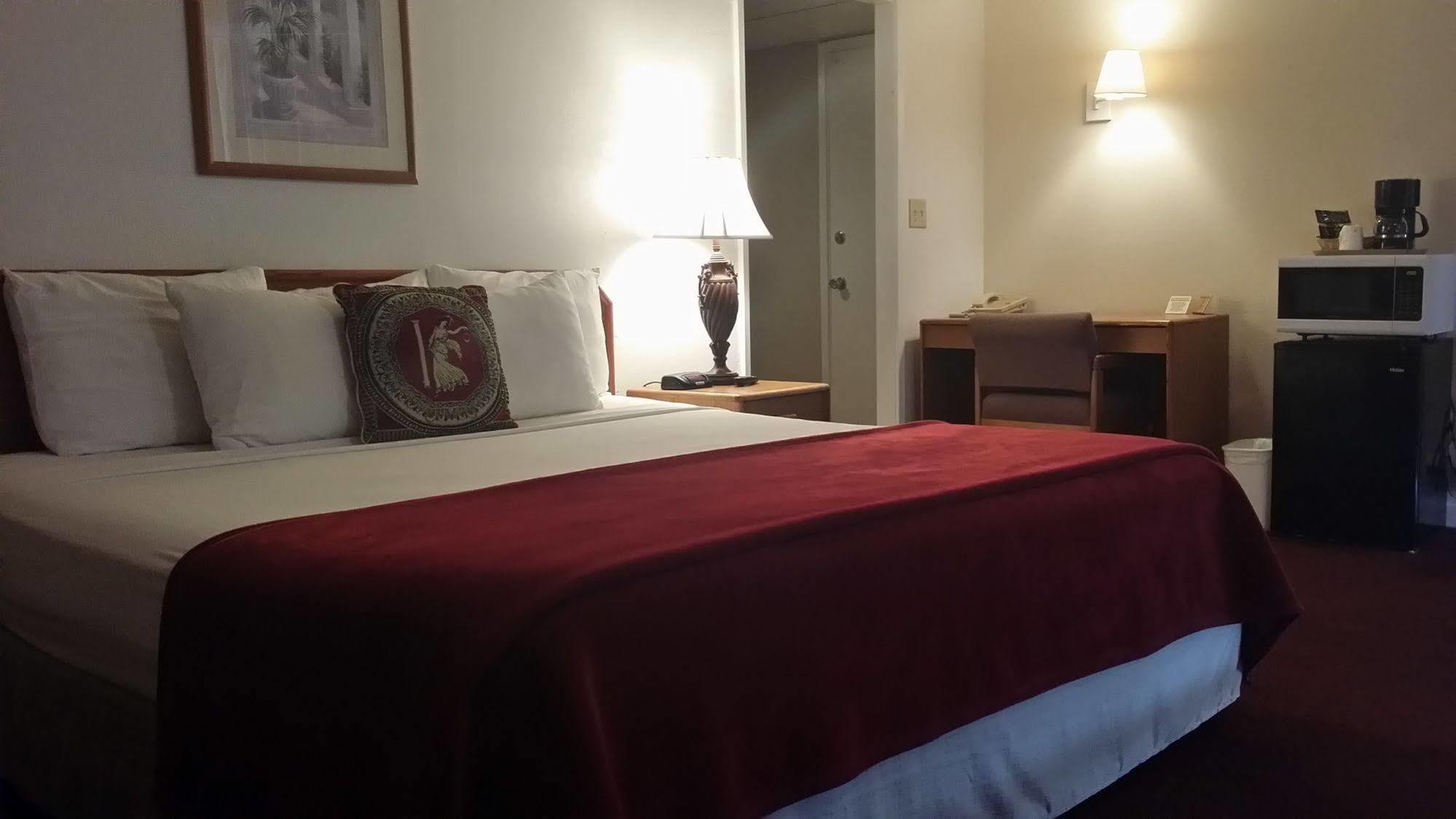 Seaspray Inn Beach Resort Palm Beach Shores Dış mekan fotoğraf
